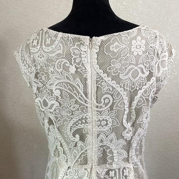 Liz Claiborne Elegant Lace Dress in Cream - Picture 7 of 9